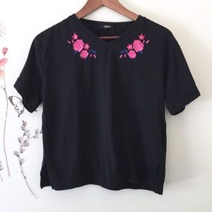 5/$25 Floral Embroidered Tee sz L (juniors)